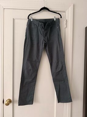 Levi's Slim Straight Pants in Charcoal Gray